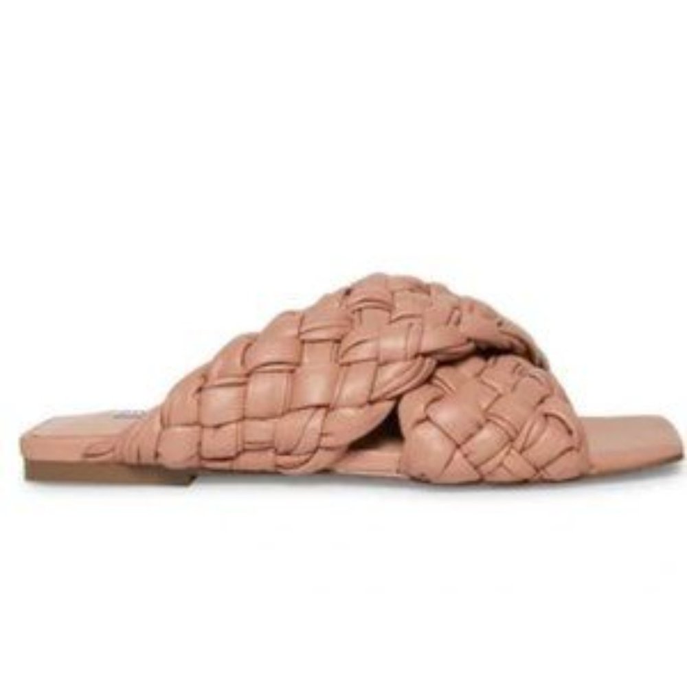 Steve Madden Marina Sandal in Nude EUC Size 6
